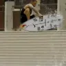 Italo Ferreira voa muito alto em piscina de ondas