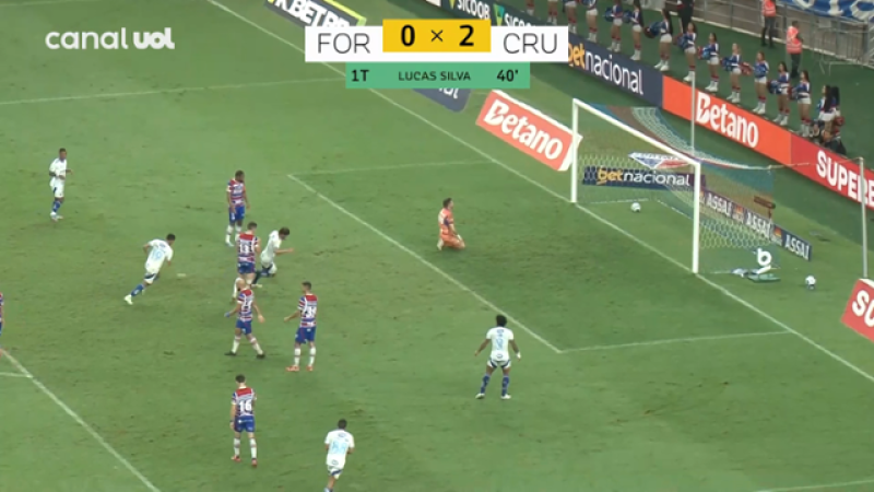 <p><strong>Lucas Silva - Fortaleza 0 x 2 Cruzeiro - Brasileirão 2025</strong></p>
<p>No confronto da rodada, o Cruzeiro garantiu uma vitória importante fora de casa contra o Fortaleza, com o placar de 2 a 0. A equipe mineira demonstrou superioridade em campo, com um bom desempenho do meio-campista Lucas Silva, que teve papel fundamental na criação de jogadas e manutenção da posse de bola. Os gols da partida foram cruciais para a luta do Cruzeiro na tabela, consolidando sua posição no campeonato.</p> 1 UOL - O melhor conteúdo