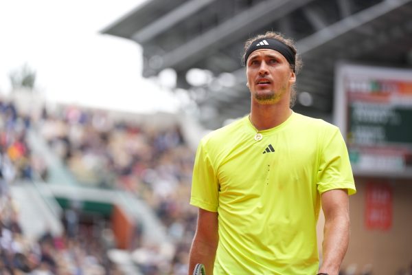 Em análise pós-jogo, Zverev tece comentários sobre quadra em Roland Garros
