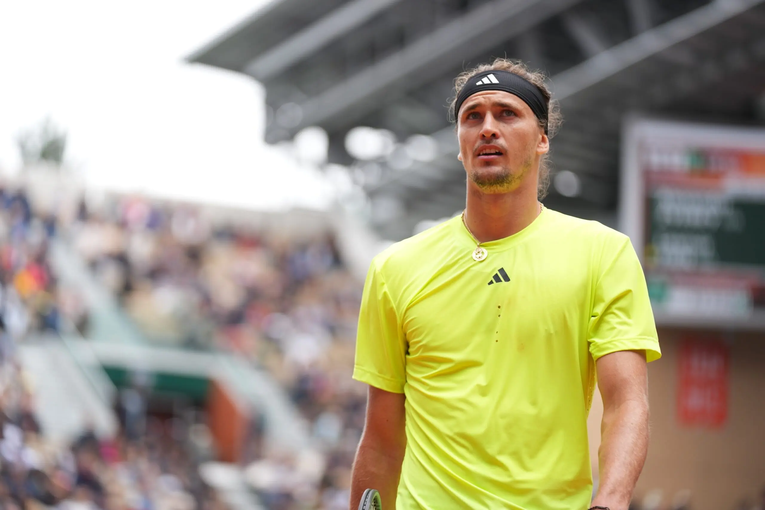 Em análise pós-jogo, Zverev tece comentários sobre quadra em Roland Garros
