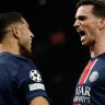 Hakimi e Fabián Ruiz comemoram gol do PSG sobre o Arsenal em duelo da Champions