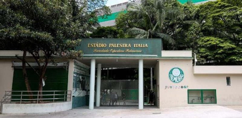 Portaria do clube do Palmeiras, na Rua Palestra Itália