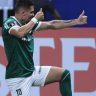 Paulinho comemora gol do Palmeiras sobre o Sporting Cristal em duelo da Libertadores