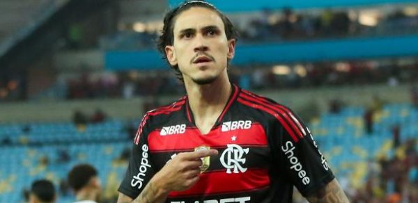 Pedro celebra gol em Flamengo x Botafogo-PB, partida da Copa do Brasil