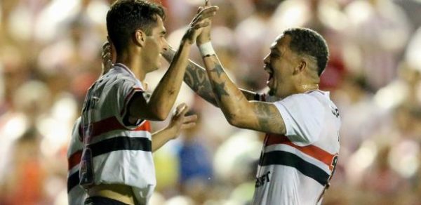 São Paulo usa Luciano e base e vence Náutico em jogo com expulsões