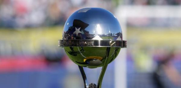 Vergonha: Sul-americana mostra que brasileiros são 'bobos do futebol'
