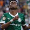 Estêvão se lamenta durante Palmeiras x Porto, jogo do Mundial