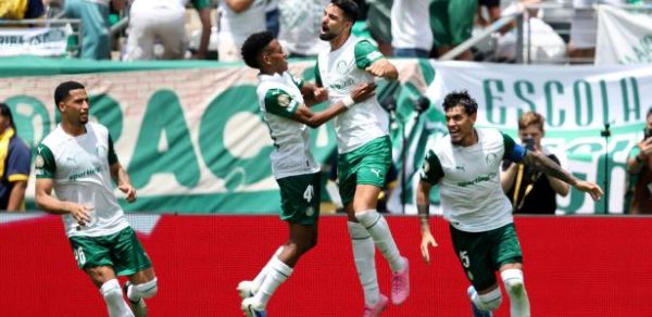 Flaco López, do Palmeiras, comemora gol no jogo contra o Al Ahly, pelo Mundial