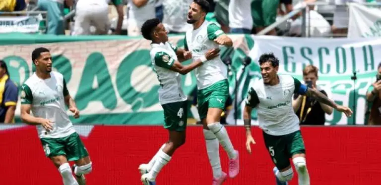 Flaco López, do Palmeiras, comemora gol no jogo contra o Al Ahly, pelo Mundial