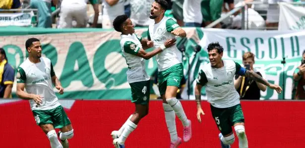 Flaco López, do Palmeiras, comemora gol no jogo contra o Al Ahly, pelo Mundial