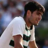 Alcaraz sofre com Munar e perde set, mas se garante nas quartas