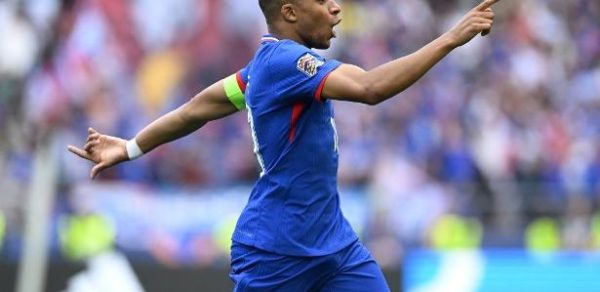 Mbappé comemora gol marcado contra a Alemanha na disputa de terceiro lugar na Liga das Nações