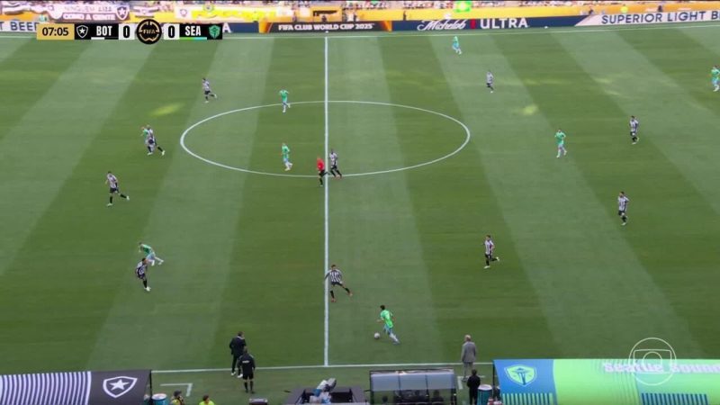 Artur explica "treta" com lateral e falta sofrida que gerou gol do Botafogo: "Estava de graça para cima de mim" | botafogo