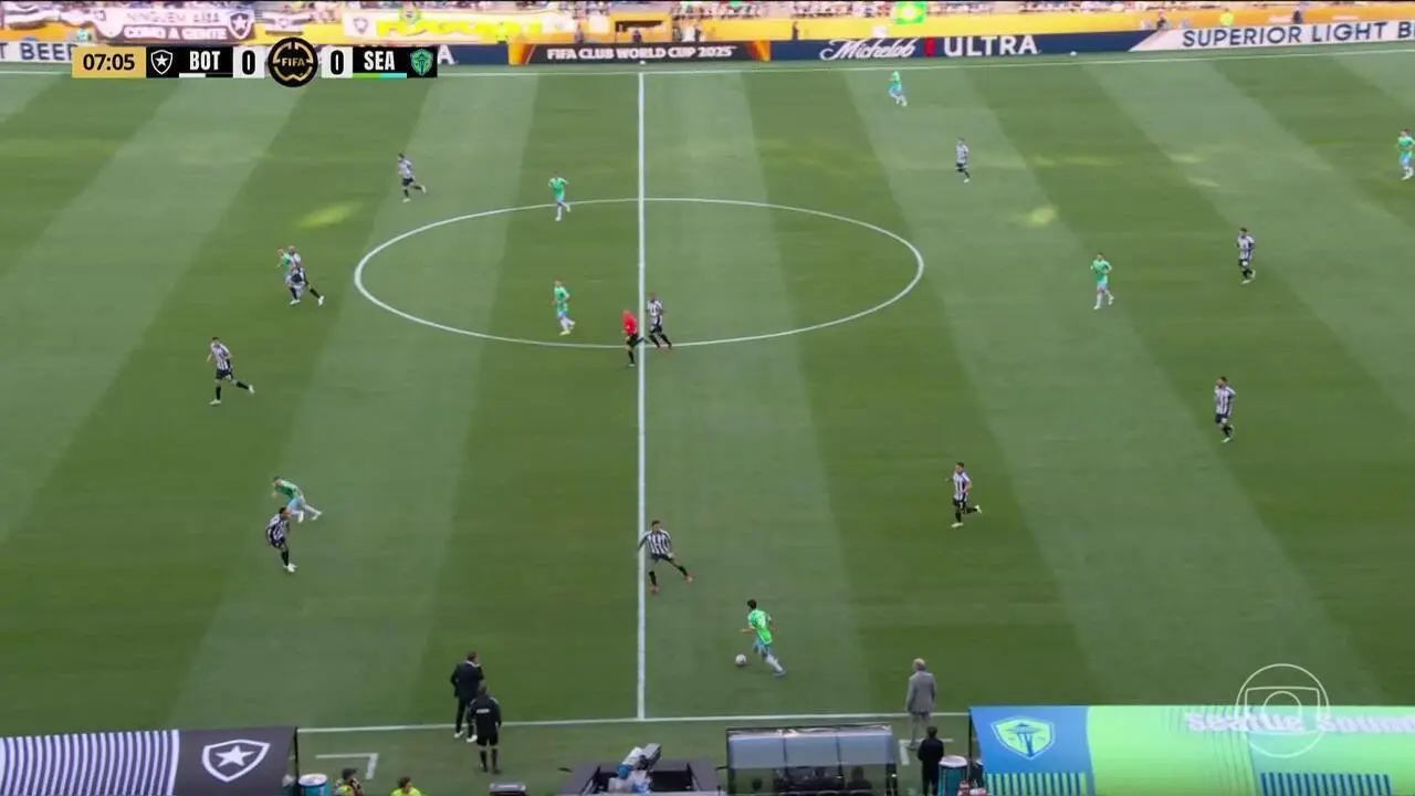 Artur explica "treta" com lateral e falta sofrida que gerou gol do Botafogo: "Estava de graça para cima de mim" | botafogo