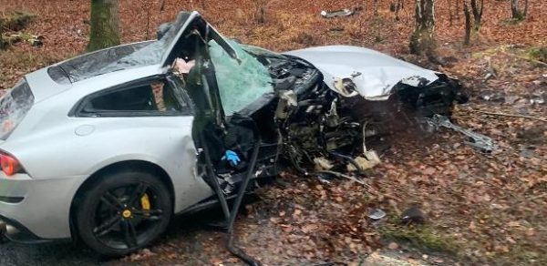 Ferrari de Michail Antonio, do West Ham, destruída em acidente