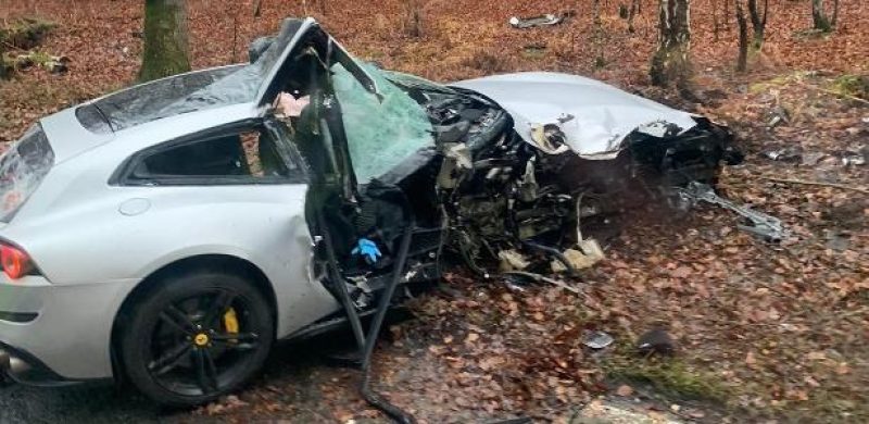 ferrari de michail antonio, do west ham, destruída em acidente