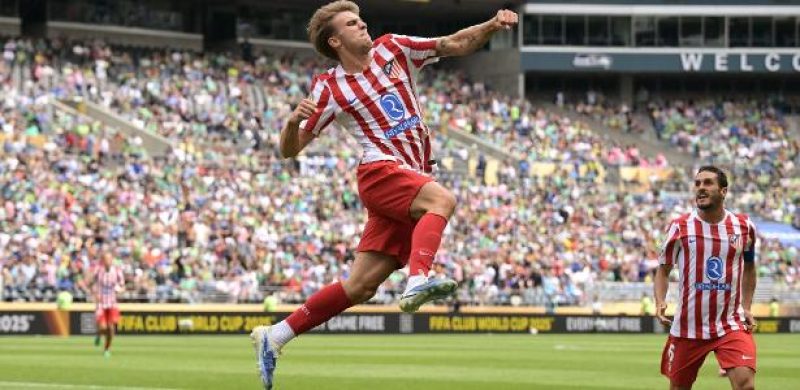 Barrios, do Atlético de Madri, comemora gol marcado contra o Seattle Sounders, pelo Mundial de Clubes