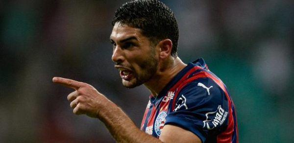 Bahia atropela Bragantino com golaços e cola nos líderes do Brasileiro