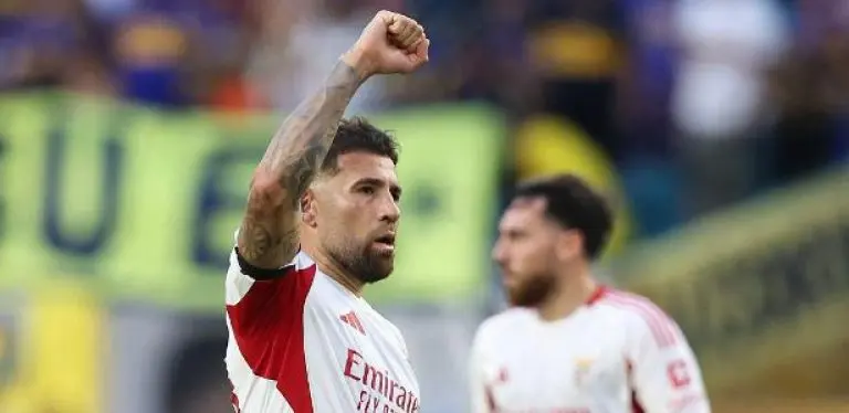 Otamendi comemora gol do Benfica sobre o Boca Juniors em duelo do Mundial