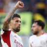 Otamendi comemora gol do Benfica sobre o Boca Juniors em duelo do Mundial