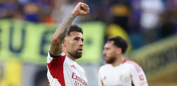 Benfica supera provocações, cartão vermelho e consegue empate com o Boca no Mundial. 1 Otamendi comemora gol do Benfica sobre o Boca Juniors em duelo do Mundial