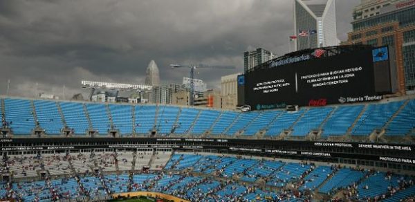Tempestade se aproximando do Bank of America Stadium, palco de Benfica x Chelsea no Mundial