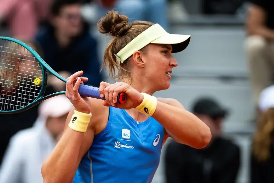 Bia perde match-point e deixa escapar vitória sobre Navarro