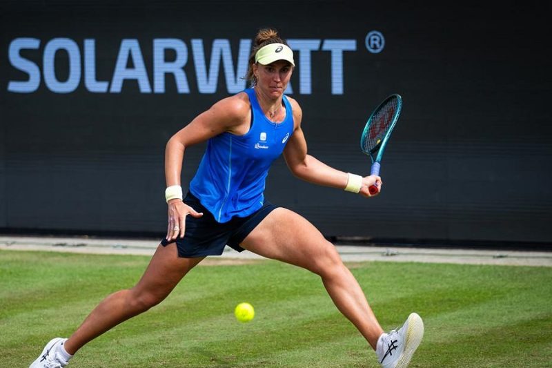 Bia cai diante de Paolini nas quartas, mas volta ao top 20 da WTA