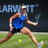 Bia cai diante de Paolini nas quartas, mas volta ao top 20 da WTA