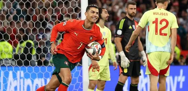 CR7 faz gol, se contundiu, e Portugal conquista o título contra a Espanha. 1 Cristiano Ronaldo comemora gol na final da Liga das Nações sobre a Espanha