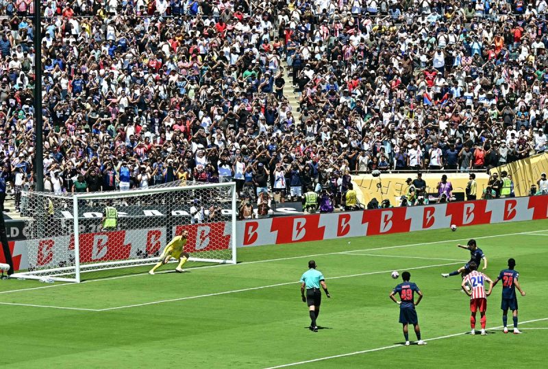 Com mais de 80 mil torcedores, público no Rose Bowl bate recorde de PSG e Atlético de Madrid na temporada