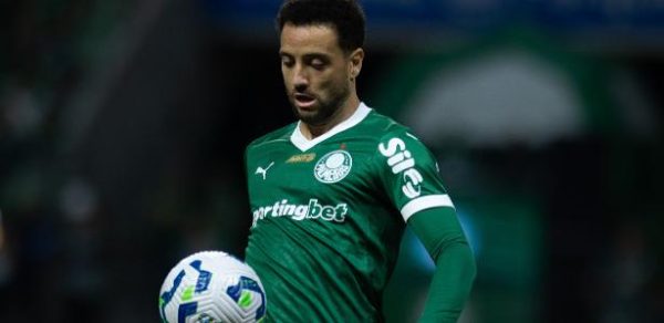Felipe Anderson em ação durante Palmeiras x Ceará, duelo da Copa do Brasil
