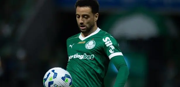 Confira as formações da partida do Mundial de Clubes. 1 Felipe Anderson em ação durante Palmeiras x Ceará, duelo da Copa do Brasil