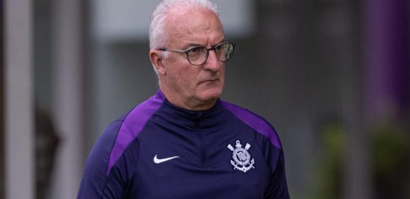 dorival júnior, técnico do corinthians, durante treino no ct dr. joaquim grava