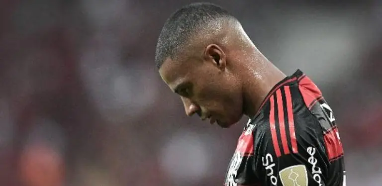 De La Cruz se lamenta durante Flamengo x Central Córdoba, jogo da Libertadores