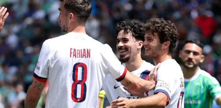 Jogadores do PSG comemoram gol marcado contra o Seattle Sounders no Mundial