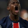 Nuno Mendes comemora após marcar pelo PSG na Champions League