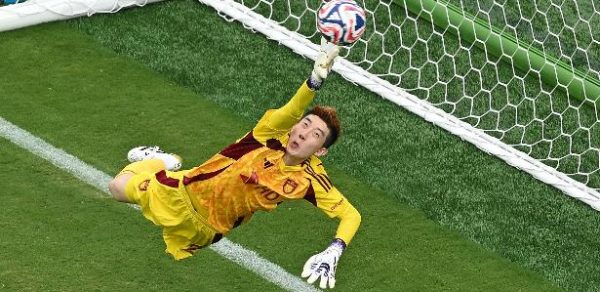 Jo Hyeon-woo, goleiro do Ulsan HD, em confronto contra o Borussia Dortmund, no Mundial de Clubes