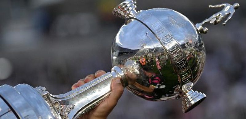 <p>Claro! Aqui está uma versão reescrita:</p>
<p><strong>Os Principais Candidatos na Libertadores</strong></p>
<p>Se precisar de mais alguma coisa, é só avisar!</p> 1 Juca Kfouri
