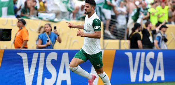 Flaco Lopez comemora após marcar para o Palmeiras contra o Al Ahly pelo Mundial de Clubes