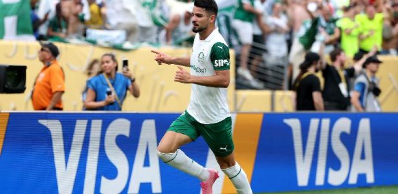 Flaco Lopez comemora após marcar para o Palmeiras contra o Al Ahly pelo Mundial de Clubes