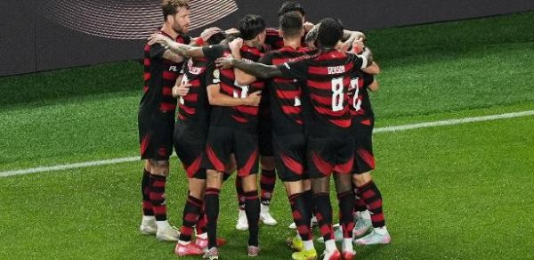 Flamengo pode sonhar com liderança do grupo após vitória? Colunistas opinam