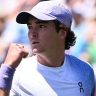 João Fonseca comemora durante vitória sobre Zizou Bergs, na primeira rodada de Eastbourne