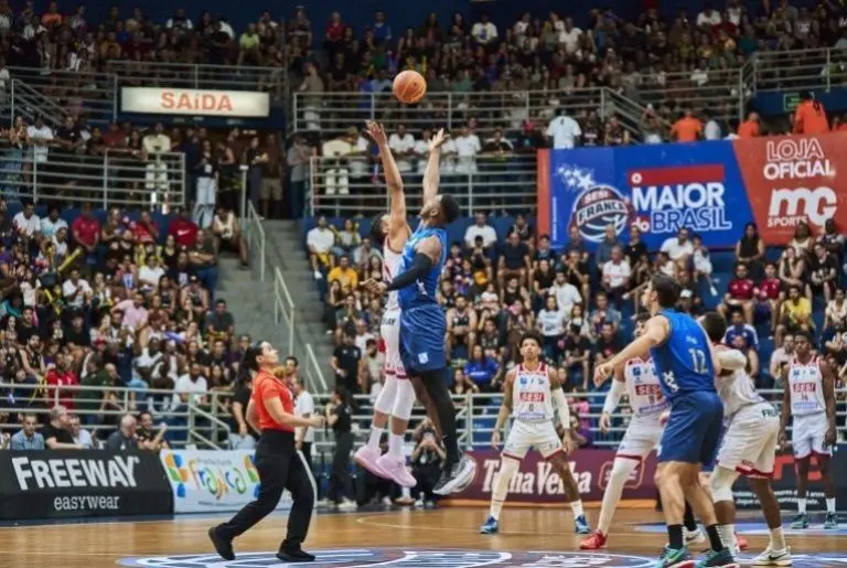 Franca e Minas se enfrentam pelo quarto jogo das finais do NBB nesta quarta (18); TV Cultura transmite