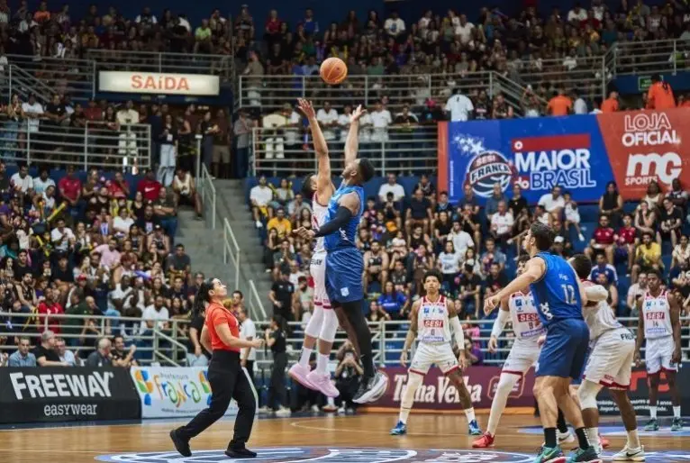 Franca e Minas se enfrentam pelo quarto jogo das finais do NBB nesta quarta (18); TV Cultura transmite