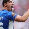 Kian Harratt, atacante do Oldham Athletic, comemora gol em Wembley