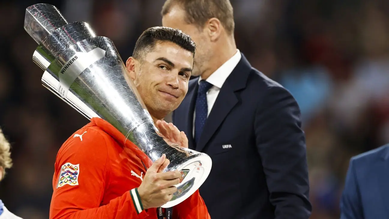 Jornais se rendem a CR7 após título e argentinos admitem: 'Tão grande quanto Messi'