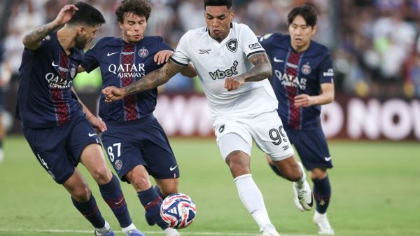 Jornal detona brasileiro na vitória do Botafogo sobre o PSG