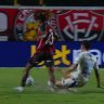 Lateral do Vitória passa por cirurgia e pode ficar até seis meses sem jogar: "Vou voltar ainda mais forte" | vitória