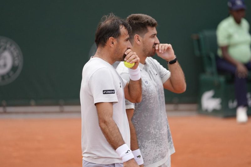 Luz e Dodig endurecem, mas param em favoritos nas quartas